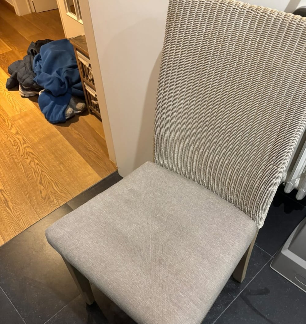 Chaises rembourrées à dossier tressé après nettoyage à Woluwe-Saint-Pierre