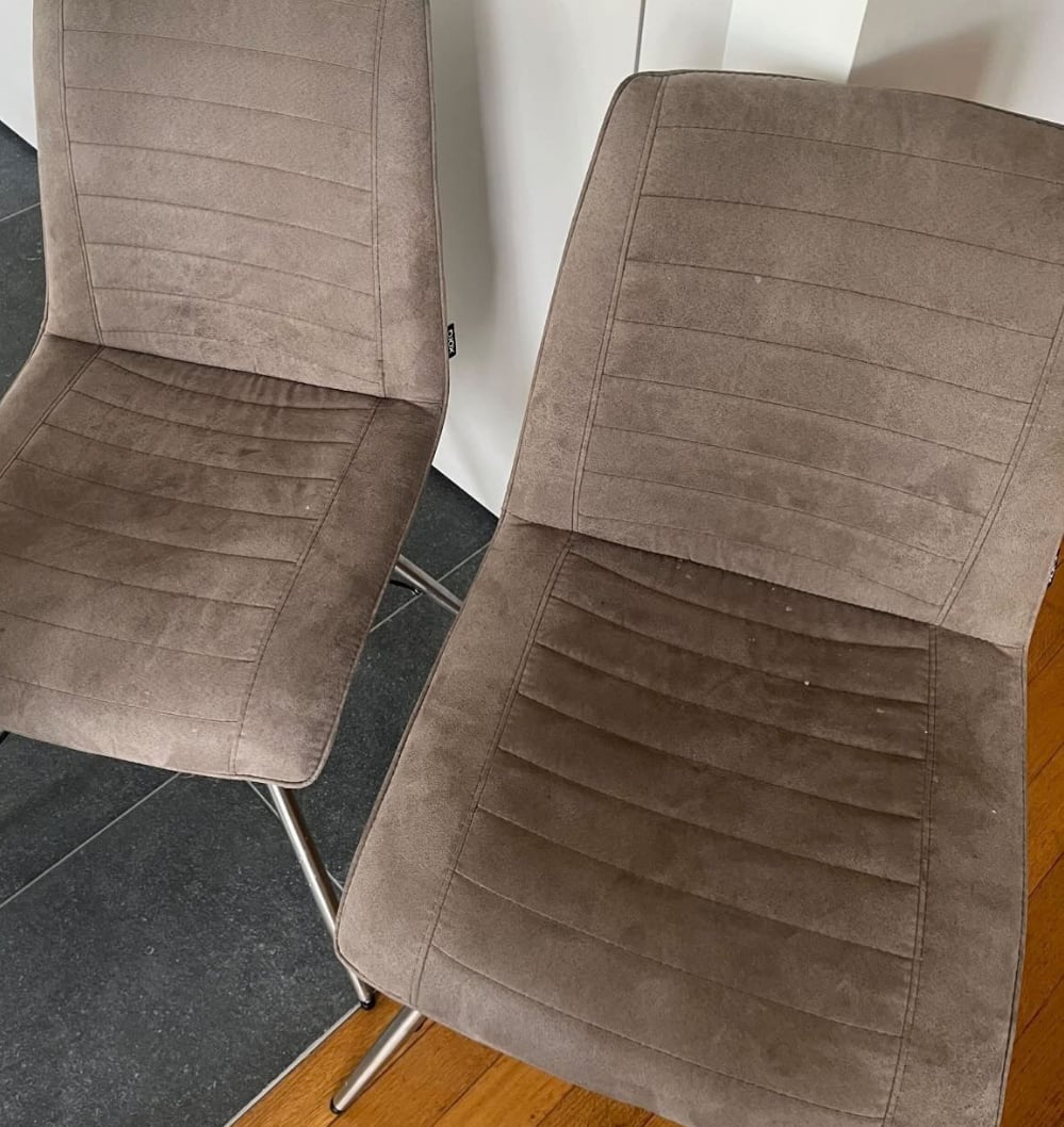 Chaises de salle à manger taupe avant nettoyage à Overijse